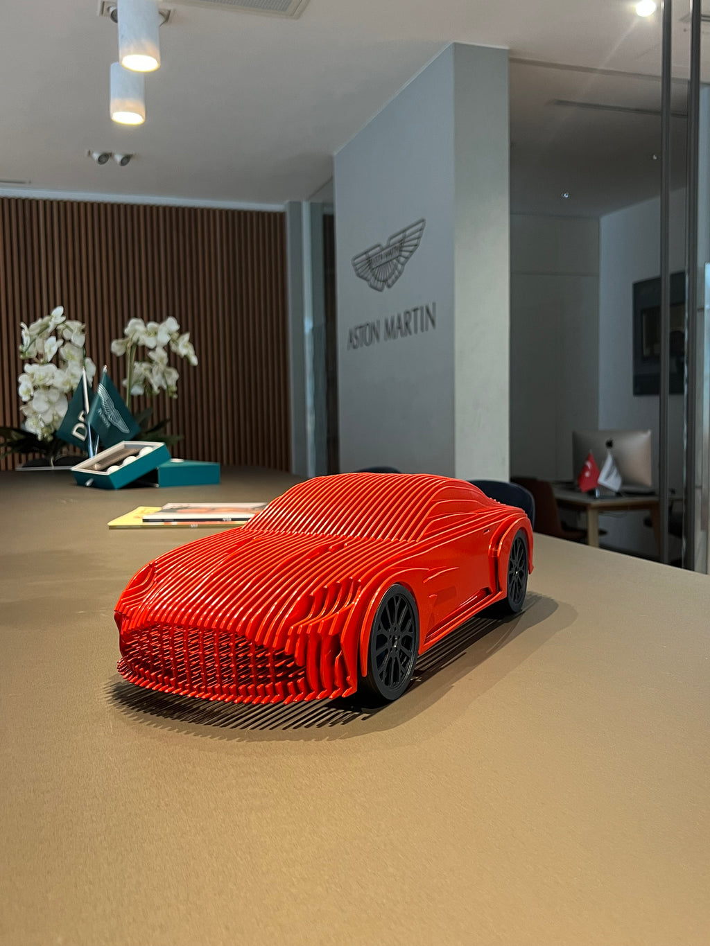 Aston Martin Vantage Heykeli