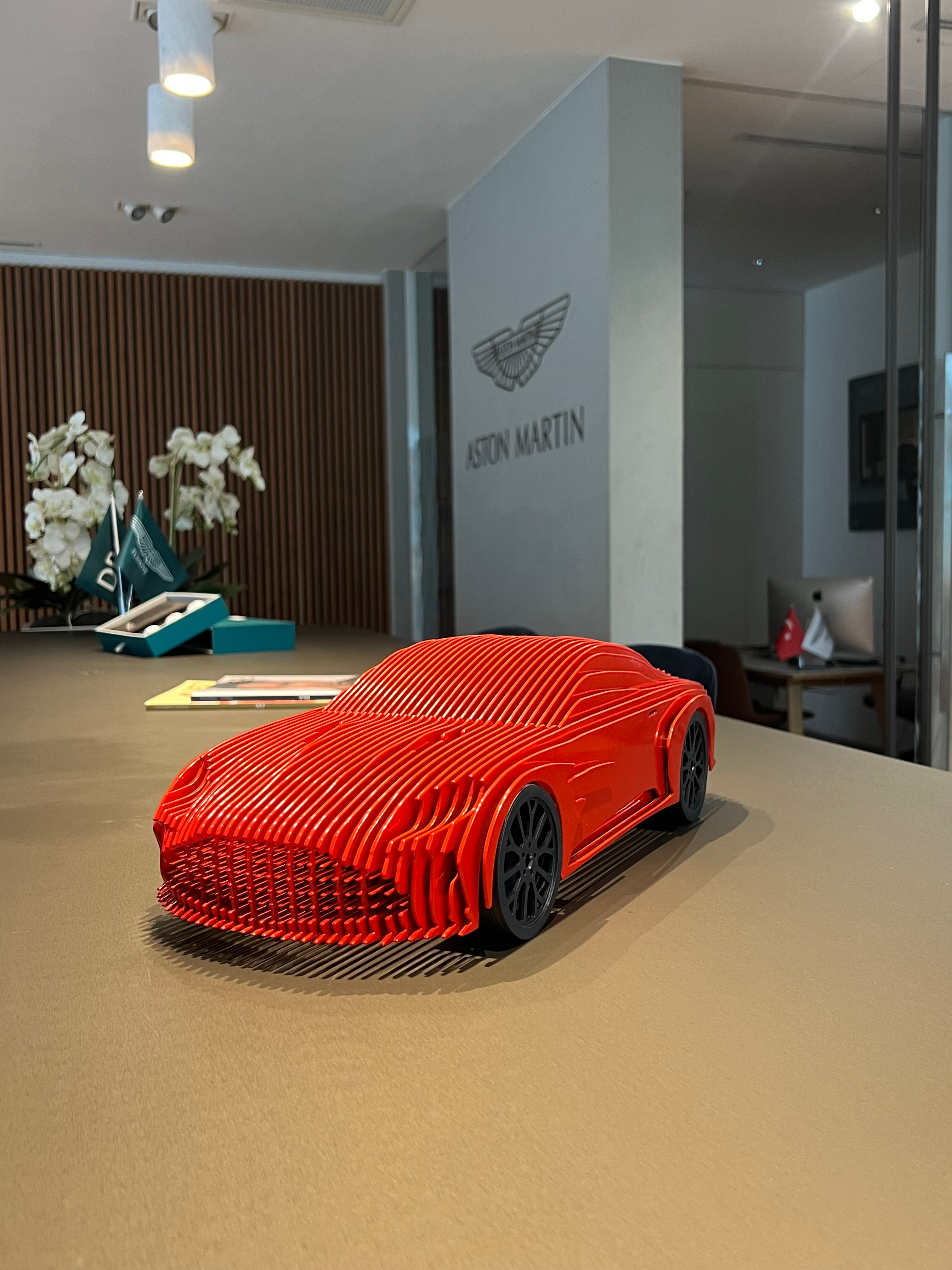 Aston Martin Vantage Heykeli